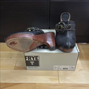 Frye Black and Brown Leather Mules Timeless Design